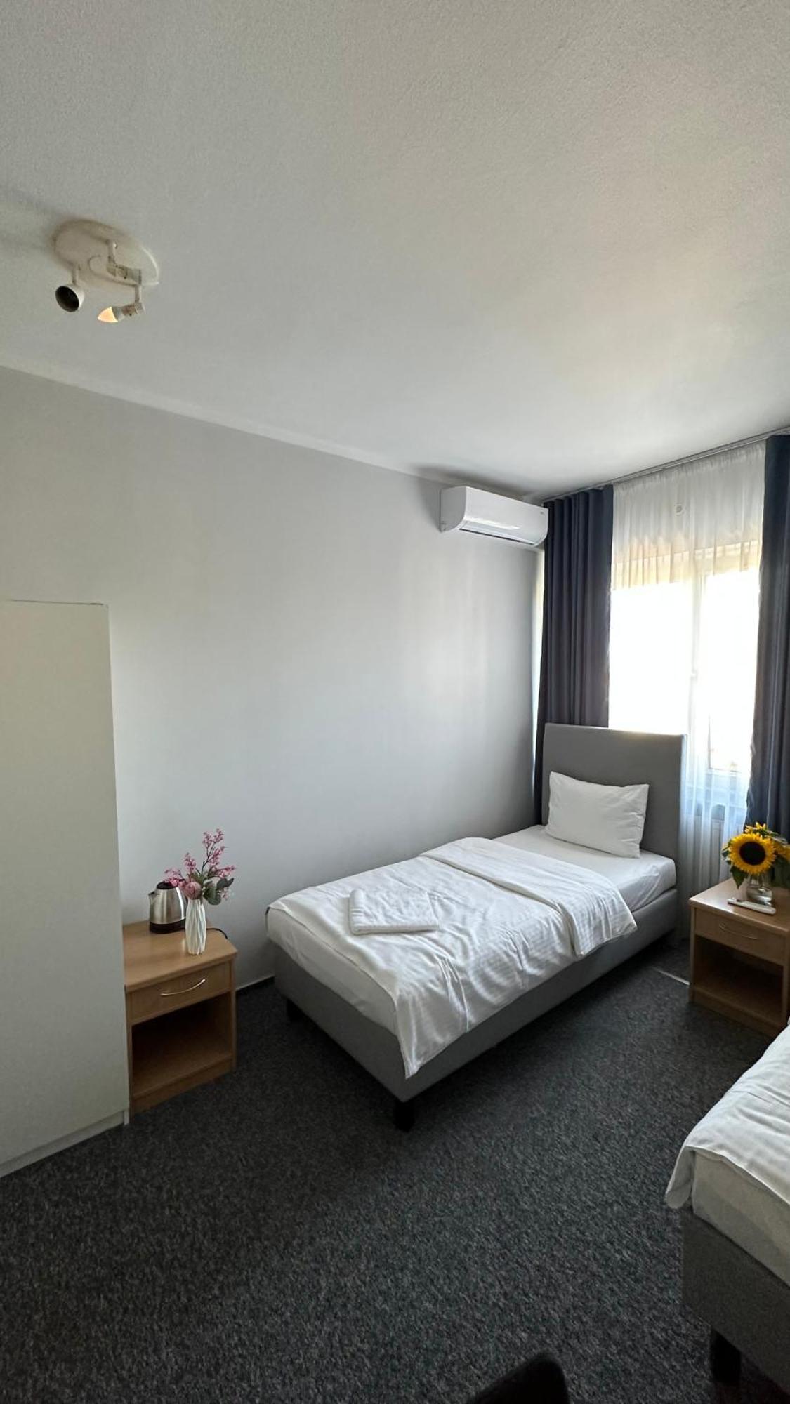 Lezzet B&B Pokoj Goscinny & Turkishrestaurant Warsaw Exterior photo
