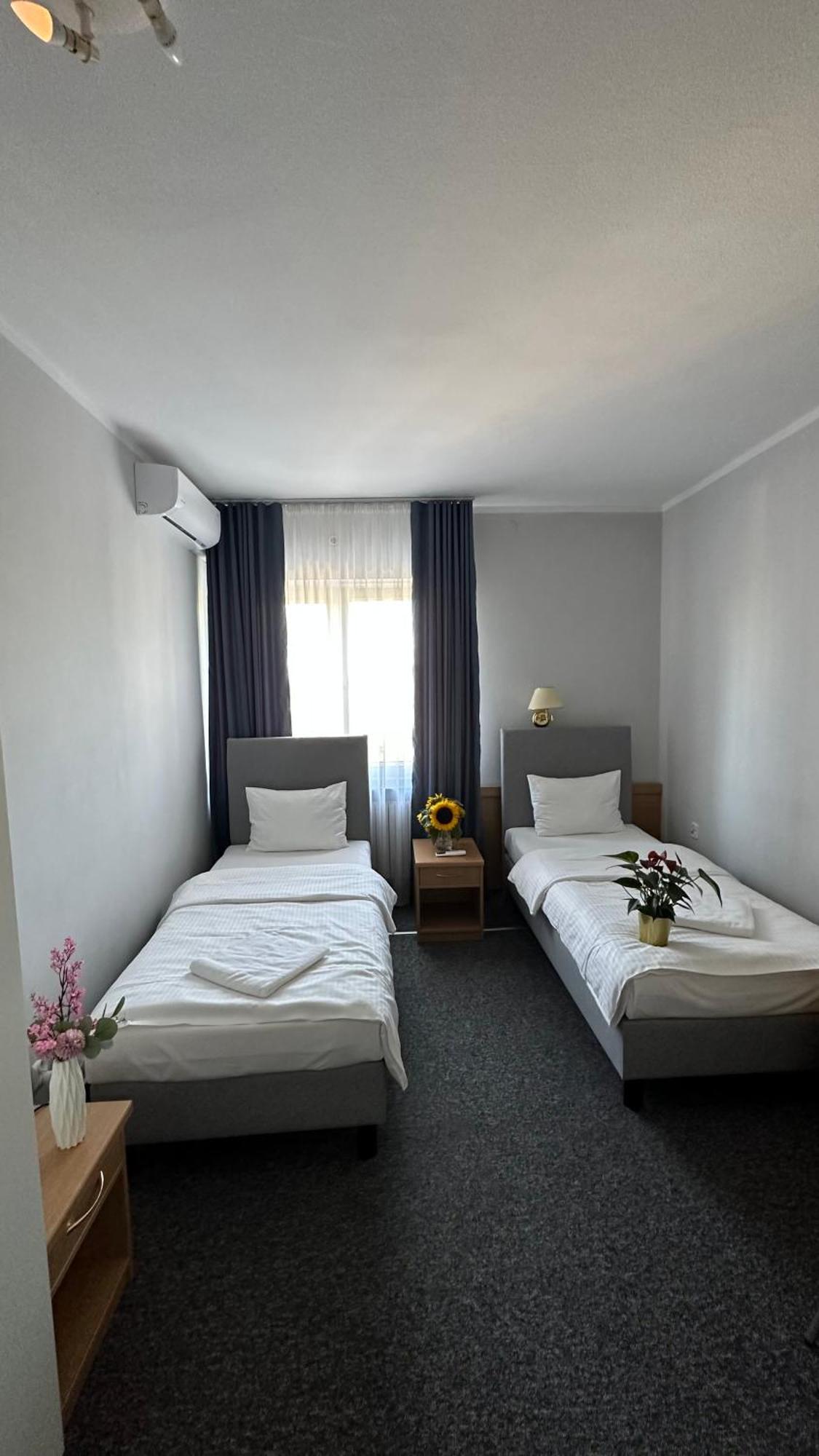 Lezzet B&B Pokoj Goscinny & Turkishrestaurant Warsaw Exterior photo